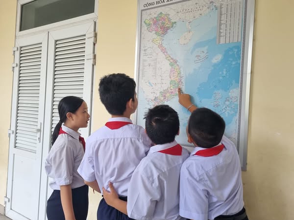  TỰ HÀO MỘT DẢI NON SÔNG