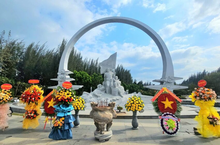  Hoạt động dâng hương tưởng niệm và trải nghiệm thực tế tại Khu Tưởng niệm chiến sĩ Gạc Ma nhằm giáo dục truyền thống yêu nước và chủ quyền biển đảo