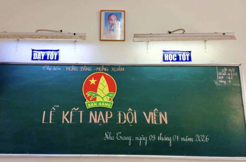  KẾT NẠP ĐỘI VIÊN LÀ MỘT HOẠT ĐỘNG Ý NGHĨA